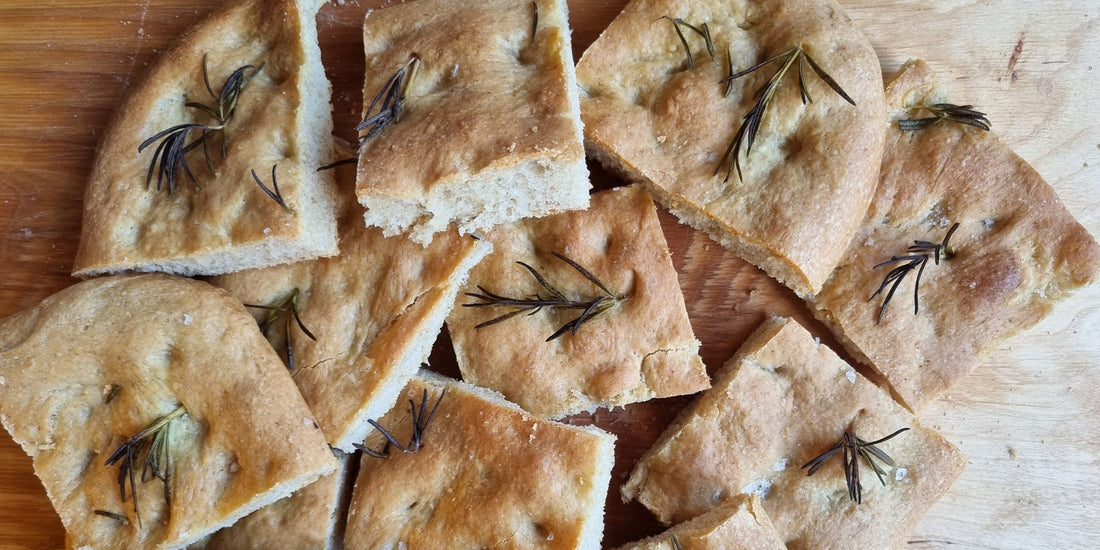 Focaccia bianca al rosmarino e sale grosso